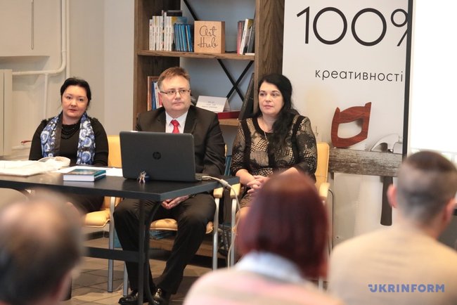 Книгу про агресію РФ проти України презентували в Києві 02