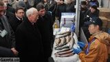 Азаров во Львове: опередил священника, открыл терминал и обхитрил "свободовцев". ФОТОрепортаж