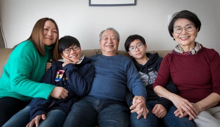 $200 на місяць: Південна Корея оплачуватиме бабусям і дідусям догляд за власними онуками