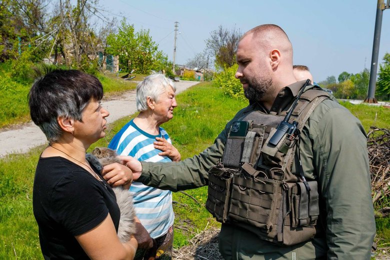 Жителі звільнених Циркунів зі сльозами на очах зустрічали захисників, - ОВА 09