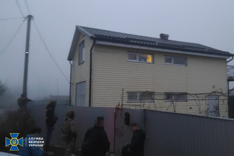 Закликали до насильницького повалення конституційного ладу: СБУ затримала антиукраїнських активістів на Київщині 02
