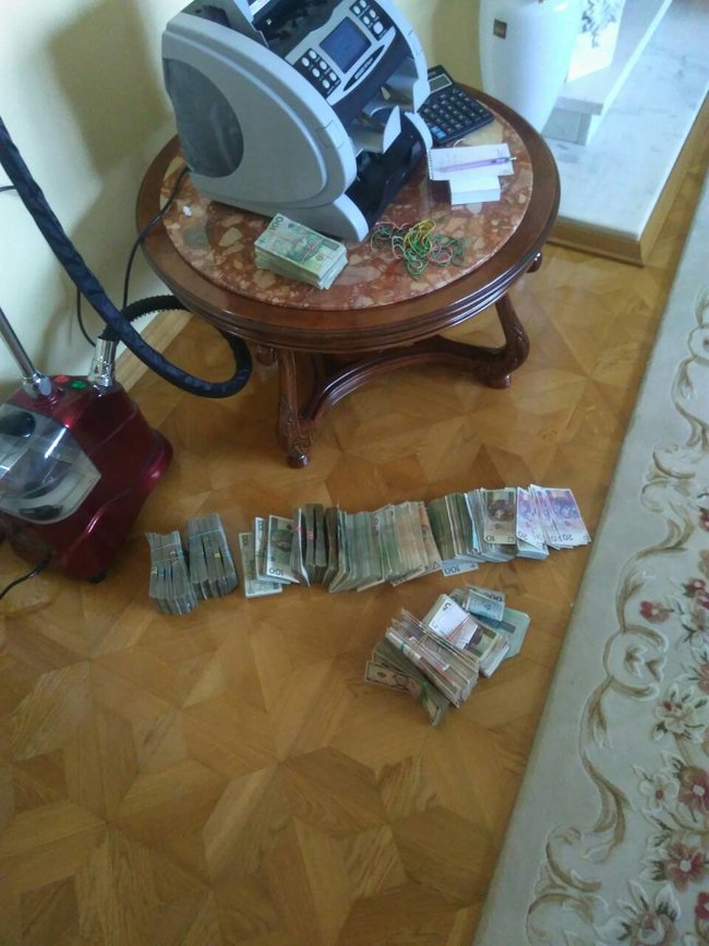 Налоговой милицией разоблачена масштабная схема нелегального обмена валют на Западной Украине 01