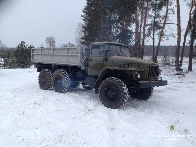 Поліція Житомирщини викрила схему масштабного розкрадання військової техніки: 200 обєктів було підготовлено до продажу 05