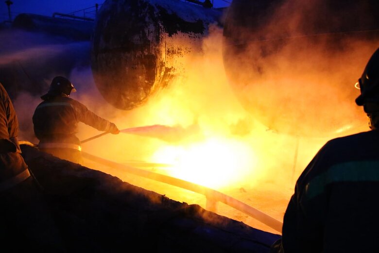 В оккупированной Макеевке ночью загорелась нефтебаза с горючим для оккупантов: Рашисты говорят об ударе ВСУ 01