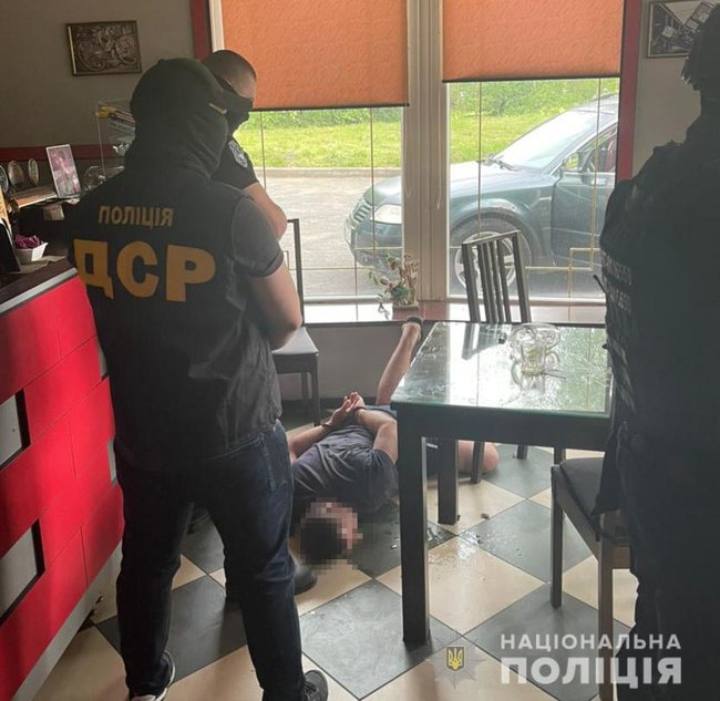 Кримінального авторитета з двома подільниками затримали на Закарпатті 01