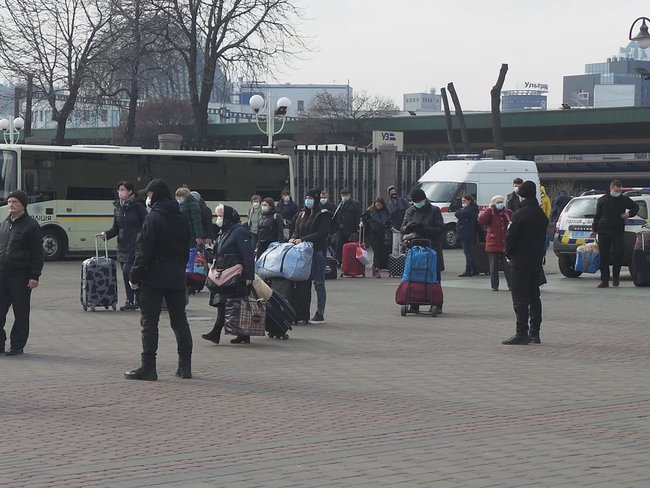 Спецпоїзд Москва-Київ привіз українців на Батьківщину 24