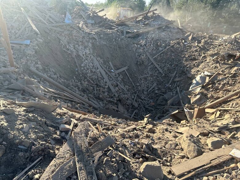 Consequences of enemy attack by guided aerial bombs on Komyshuvaha: educational institution was destroyed, houses were damaged 04