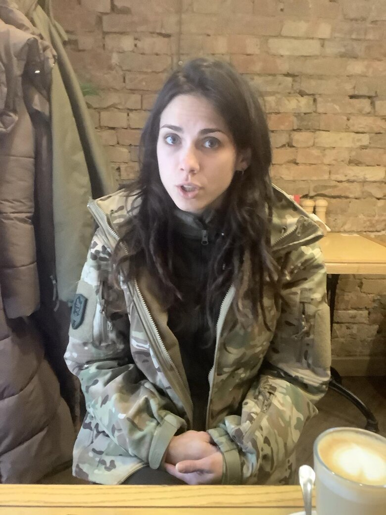 Стрілець-зв’язківець Ольга Єгорова: До снайперів свої ж ставляться 60 на 40. 60 – бояться, 40 –радіють, коли ми з’являємось 06