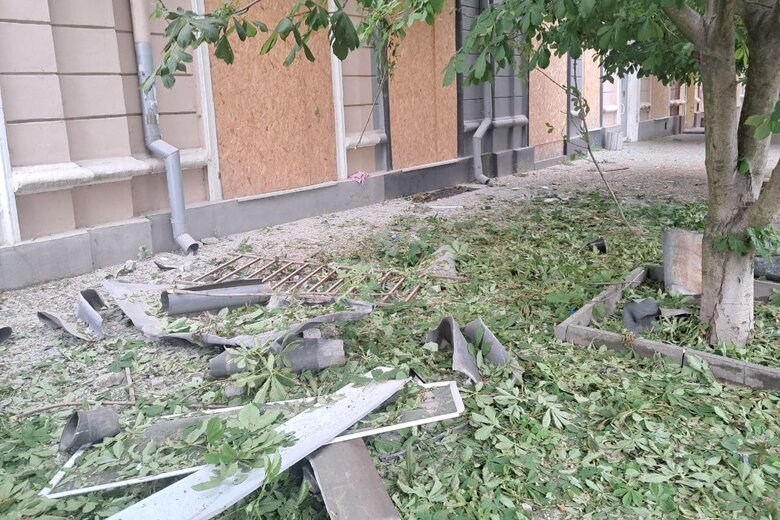 Наслідки обстрілів Нікополя 14 травня