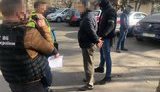 Чоловіку, який видавав себе за співробітника спецслужби, повідомлено про підозру, - СБУ. ФОТО