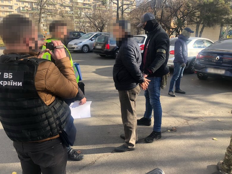Мужчина, выдававший себя за сотрудника спецслужбы, извещен о подозрении, - СБУ 02