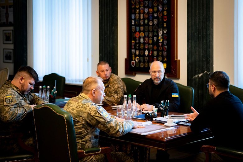 Зеленский провел совещание с военными. О чем говорили?