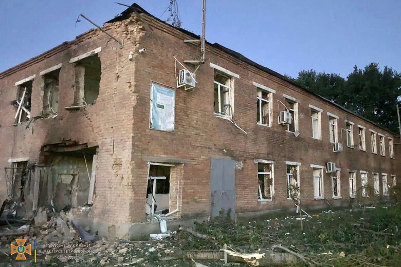 Оккупанты ракетными ударами уничтожили агрокомпанию в Никопольском районе 02