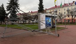 у чернігові повалили менору