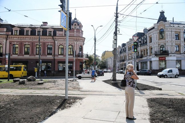 На столичному Подолі відкрили довгоочікуваний пішохідний перехід 06