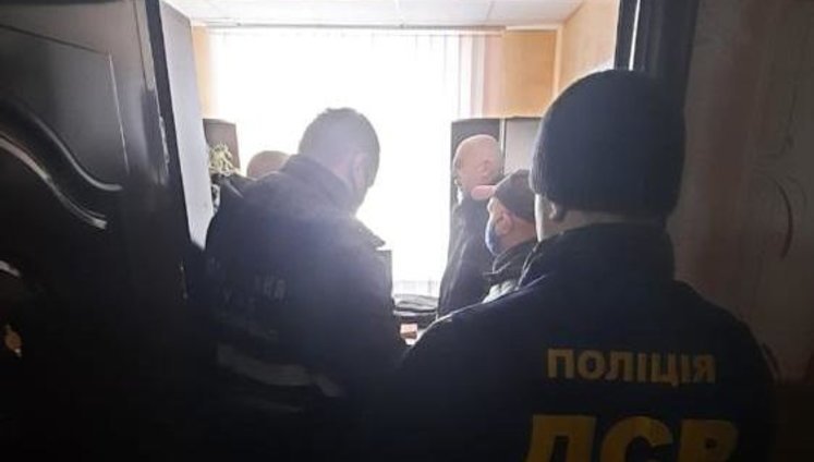 Голова сільради на Чернігівщині вимагав у фермера 100 тис. грн за непідвищення плати за оренду землі, - Офіс Генпрокурора. ФОТО