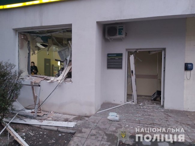 Невідомі вночі підірвали банкомат у Харкові 01
