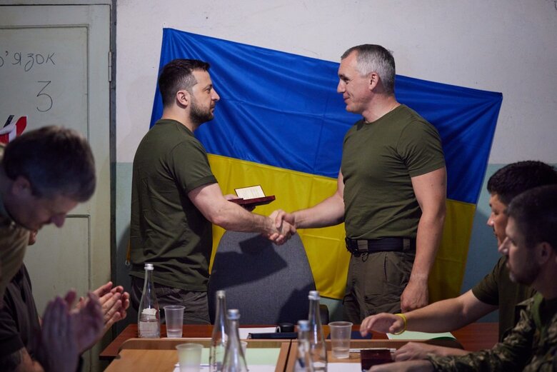 Зеленский приехал с рабочей поездкой в Николаевскую область 06