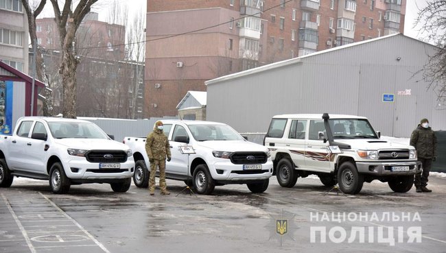 Нацгвардійці, які виконують завдання в ООС, отримали нові службові автомобілі 01