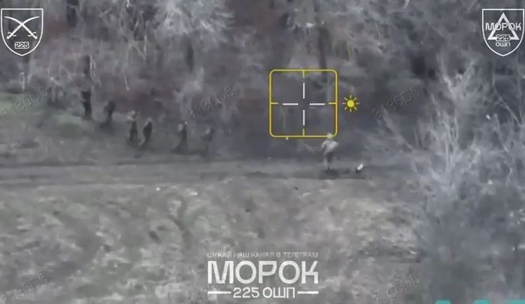 Двое украинских штурмовиков 225-го ОШП во время атаки вражеского укрытия взяли в плен 7 оккупантов. ВИДЕО