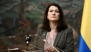 Украине не следует возвращать Донбасс силой по примеру Нагорного Карабаха, - глава ОБСЕ Линде