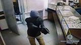 Злоумышленники, напавшие на ювелирный магазин в Киеве, тщательно готовились к преступлению. Они - не украинцы, - Нацполиция. ВИДЕО