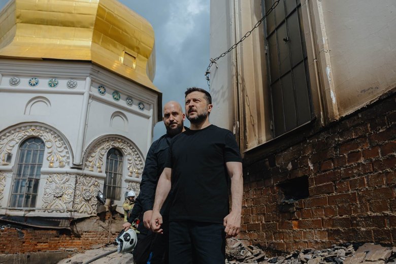 Масований удар по Києву: заява Зеленського після відвідин Лаври