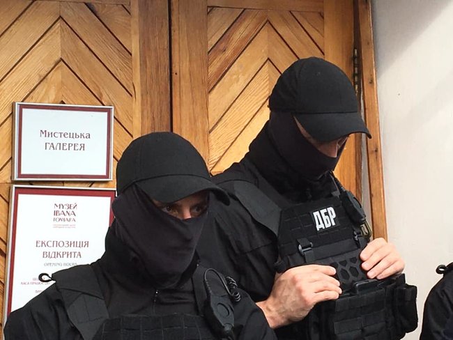 Міжнародна рада музеїв про дії ДБР в музеї Гончара: Останній раз правоохоронці вривалися силою в музей у січні 2014-го 02 Міжнародна рада музеїв про дії ДБР в музеї Гончара: Останній раз правоохоронці вривалися силою в музей у січні 2014-го 02