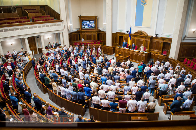 Шмигаль доповідає в напівпорожньому залі, Тищенко погрожує пальцем Арахамії, Васильєв і Ананченко ділять 6,7 млн, - день роботи Ради 16 липня 01 Шмигаль доповідає в напівпорожньому залі, Тищенко погрожує пальцем Арахамії, Васильєв і Ананченко ділять 6,7 млн, - день роботи Ради 16 липня 01