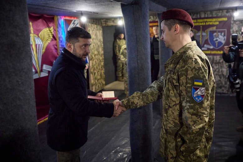 Зеленський зустрівся з воїнами 25-ї окремої повітрянодесантної Січеславської бригади