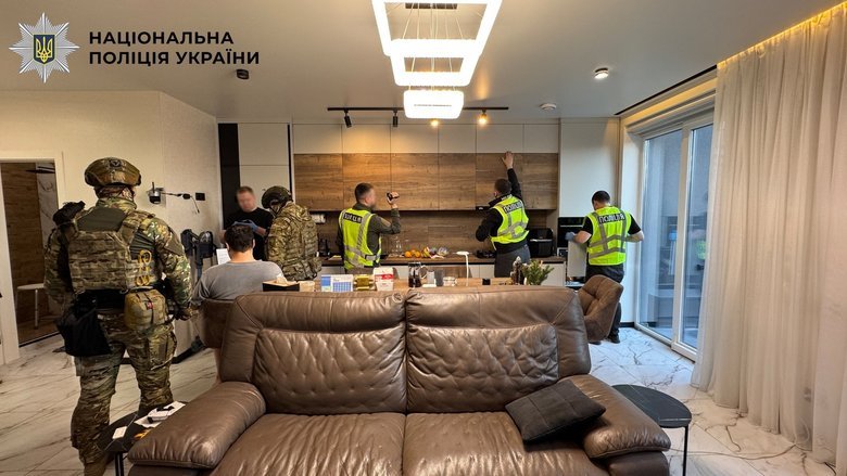 У Києві через фіктивне волонтерство легалізували понад 100 іноземців