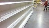 После нововведений Азарова, в столичных магазинах от гречки не осталось даже ценников