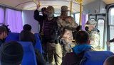 Окупанти затримали 19 кримських татар біля "суду" у Сімферополі: серед них 7 жінок та двоє журналістів. СПИСОК+ФОТОрепортаж