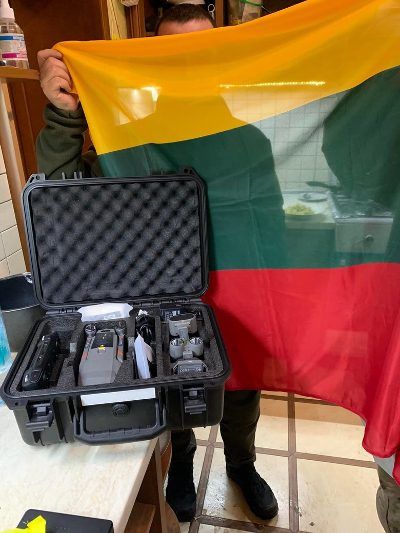 Добровольцам на фронт передали квадрокоптер с тепловизионной камерой, метеостанцию ​​Kestrel, большой телевизор и вкусности, - волонтер Толмачева 02
