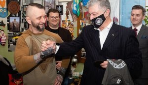 Порошенко встретился с Антоненко: Те, кто упрятал его за решетку, будут отвечать перед законом. ФОТО