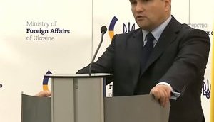 Клімкін - главі МЗС Німеччини Габріелю: Припинення вогню на Донбасі немає. Ми втратили трьох наших воїнів, 15 поранені. ВIДЕО