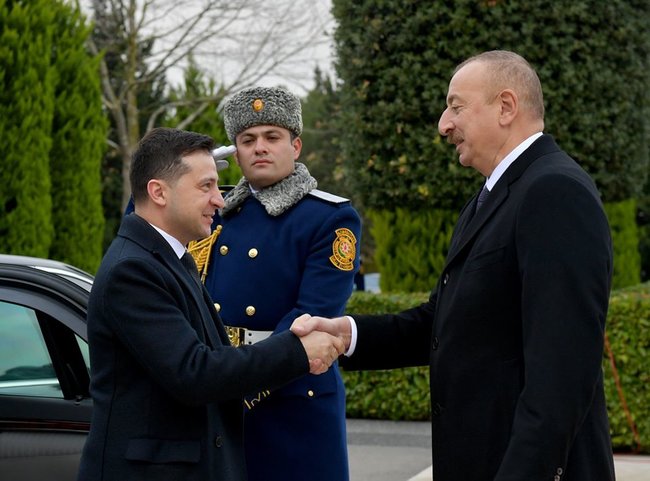 Відбулася офіційна церемонія зустрічі президентів України та Азербайджану 02