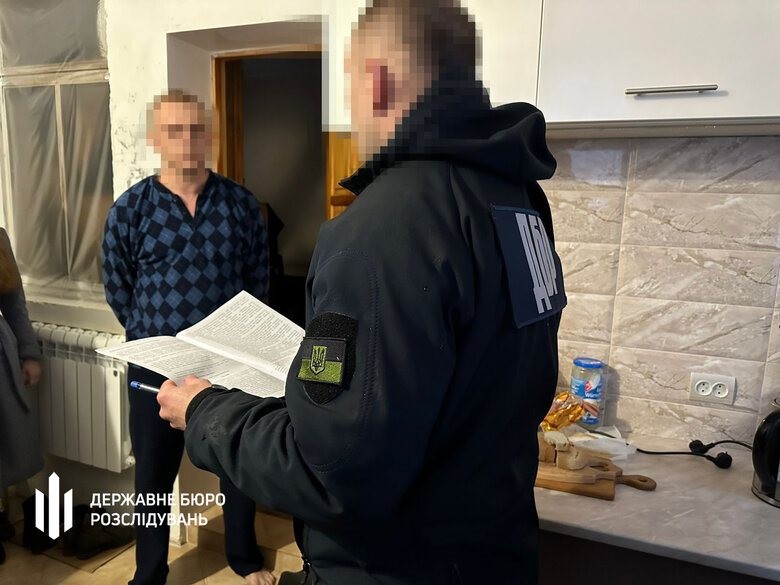Посадовець в/ч на Одещині примушував солдатів віддавати частину бойових. Забрав так 600 тис. грн 04