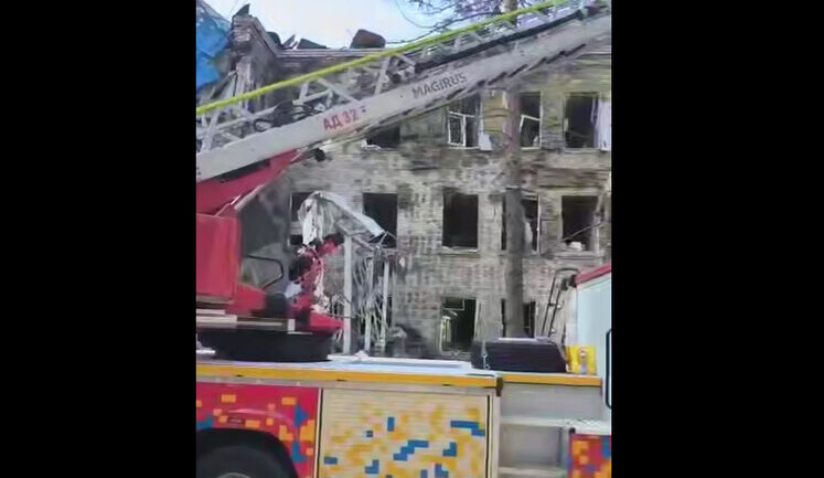 Enemy struck Sloviansk: hospital, kindergarten and multi-storey buildings were damaged. VIDEO