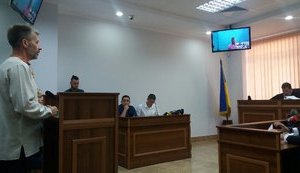 "Я побачив постріл в упор з відстані 10 метрів", - потерпілий від штурму Євромайдану в суді. ФОТО