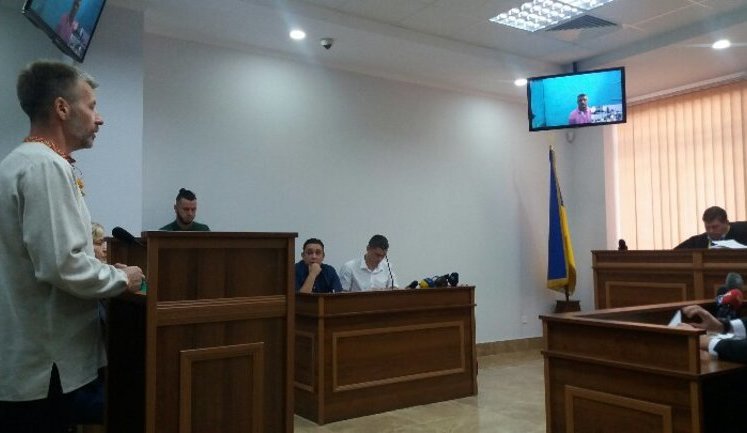 "Я побачив постріл в упор з відстані 10 метрів", - потерпілий від штурму Євромайдану в суді. ФОТО