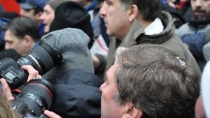 Саакашвили: "Не нападайте и не заставляйте людей отбиваться!"