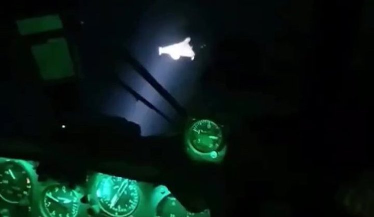 Екіпаж вертольота Мі-8 знищує російський дрон-камікадзе "Shahed-136". ВIДЕО