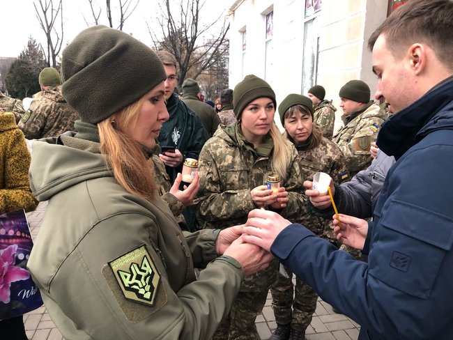 Пластуны передали Вифлеемский огонь воинам на передовой 02