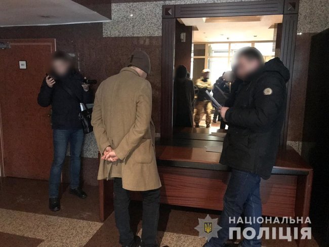 28-річний чиновник Мінрегіонрозвитку попався на хабарі 5 тис. дол., - Нацполіція 01