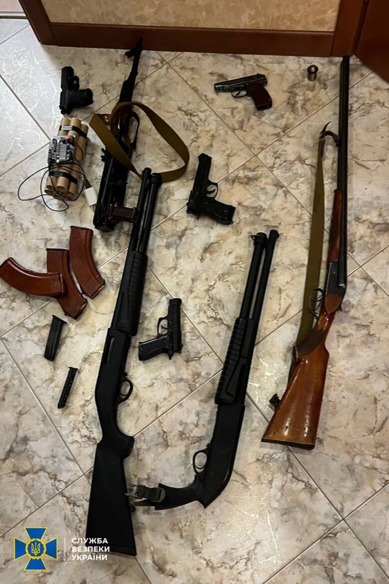 Поліція та СБУ заблокували діяльність псевдорелігійної секти АллатРа, до якої належали Баканов та Верещук 08 Поліція та СБУ заблокували діяльність псевдорелігійної секти АллатРа, до якої належали Баканов та Верещук 08