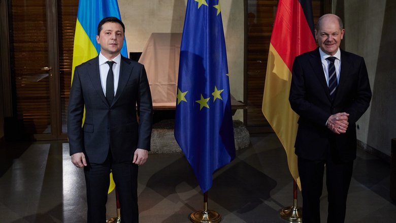 Зеленський обговорив з Шольцом ситуацію на сході України 01