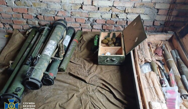 SSU uncovers 3 caches with occupants’ weapons and explosives: grenade launchers of enemy subversive groups in Kyiv region. PHOTOS