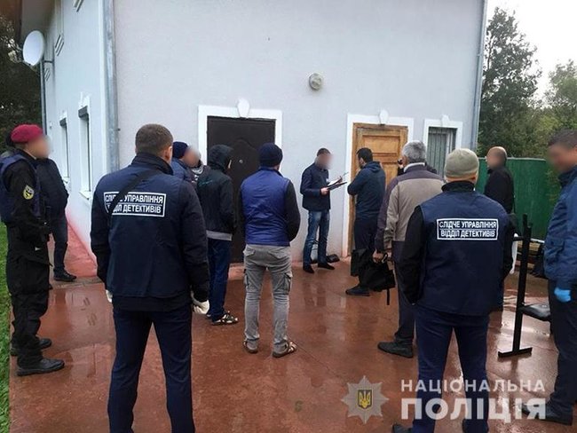 В Ивано-Франковской области людей незаконно удерживали в нелегально центре реабилитации страдающих от алкоголизма и наркомании 01