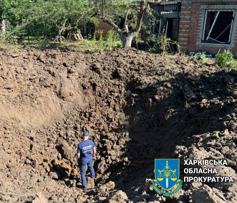Последствия утреннего ракетного удара по Харькову: ранена женщина, поврежден дом и школа 06